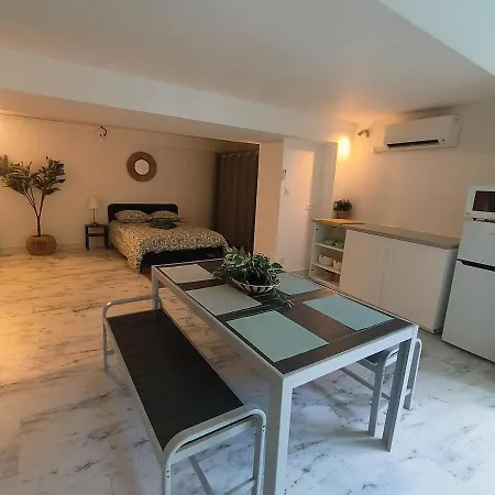 Lägenhet Rare! Spacieux Loft De 6 Couchages, Acces Direct Monaco *