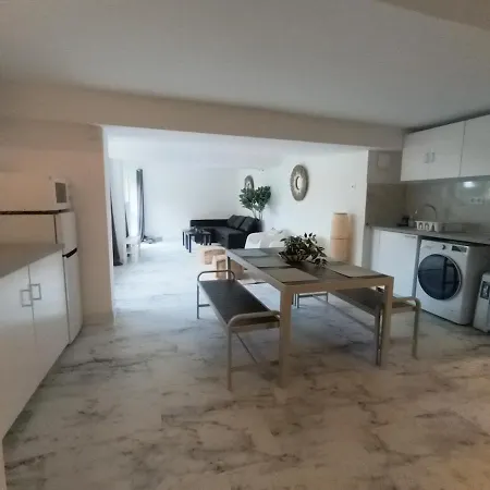 Lägenhet Rare! Spacieux Loft De 6 Couchages, Acces Direct Monaco